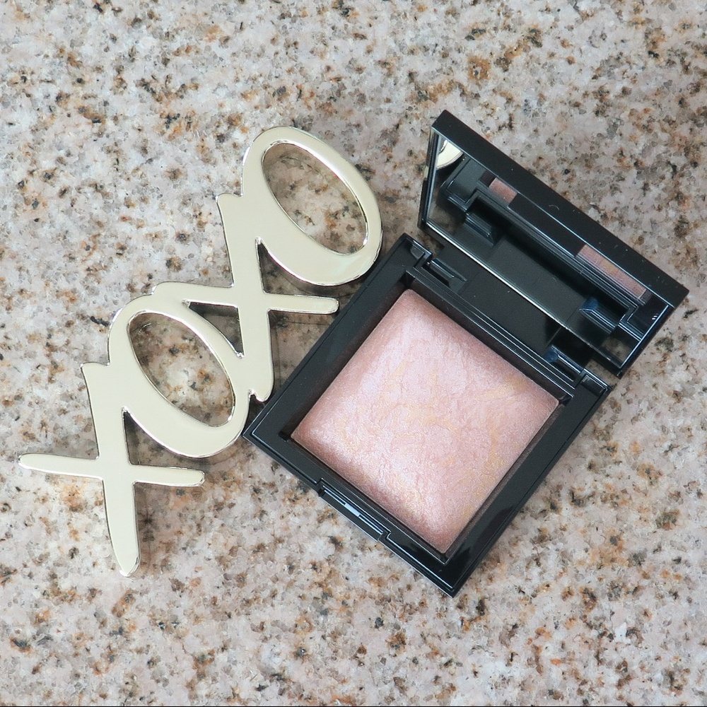 BARE MINERALS Invisible Glow Powder Highlighter
